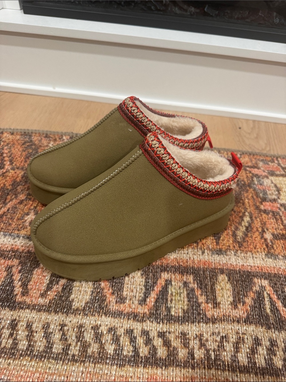 Fake Tasman Ugg platform shoe
